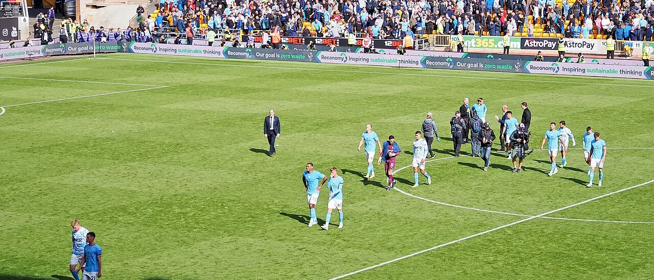 Trận đấu của Manchester City dưới thời Guardiola, đội tiên phong dùng hậu vệ biên bó trong